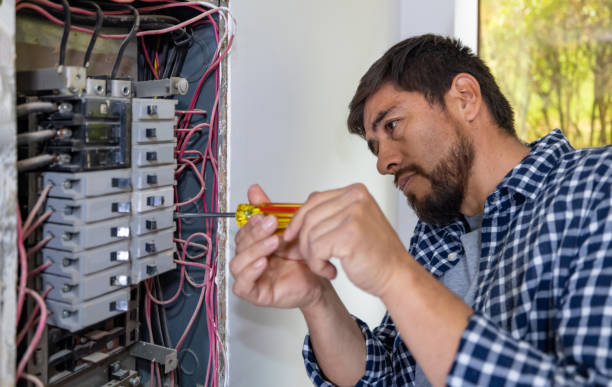 Best Local Electrician Companies  in Oakdale, NY